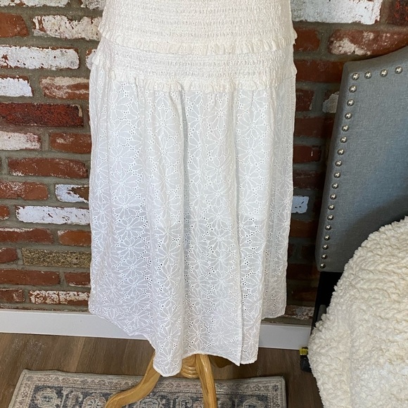 ASTR the label White Sleeveless Smocked Body Tess Midi Dress size large - Picture 10 of 11